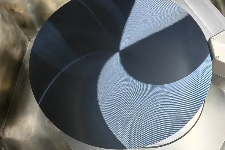 520的浪漫工艺：晶圆减薄机与抛光机的甜蜜配合